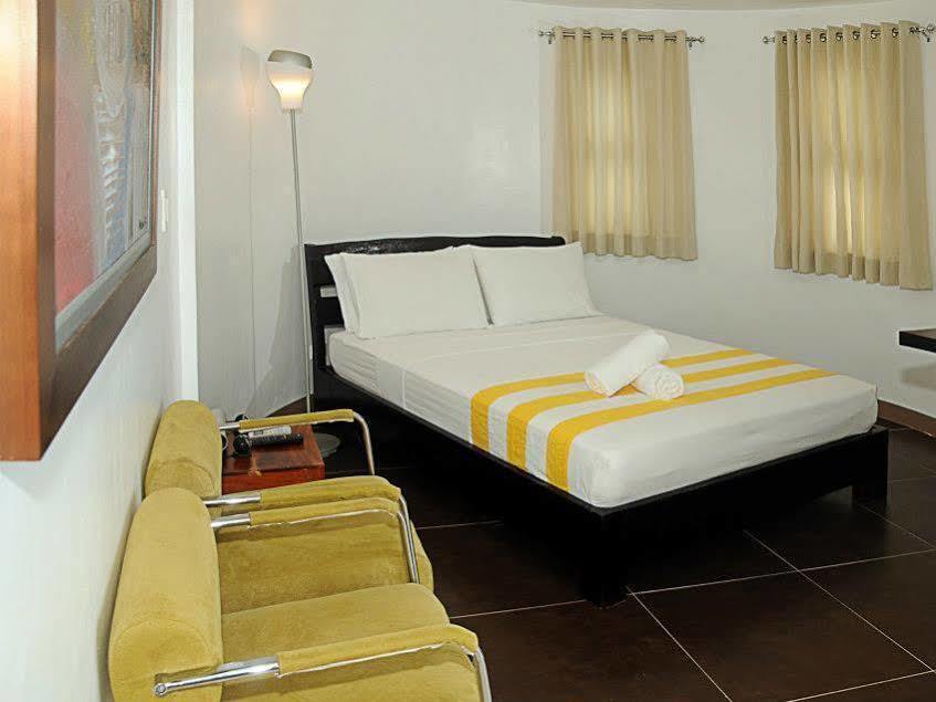 Bluewaves Westcliff Villa Balabag  Exterior photo